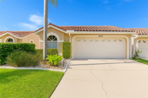 House in Palm Harbor, Florida 2 bedrooms, 154.12 sq.m. № 2148613