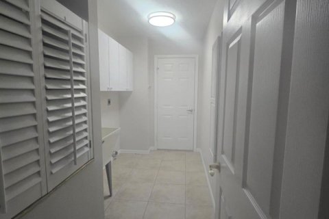 Villa ou maison à louer à Port St. Lucie, Floride: 3 chambres, 207.26 m2 № 2087855 - photo 9