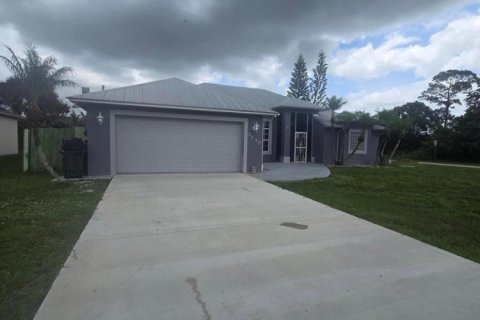 Villa ou maison à louer à Port St. Lucie, Floride: 3 chambres, 207.26 m2 № 2087855 - photo 2