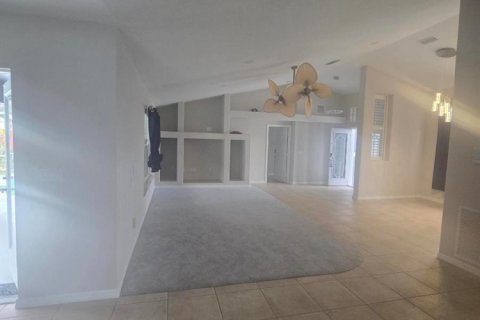 Villa ou maison à louer à Port St. Lucie, Floride: 3 chambres, 207.26 m2 № 2087855 - photo 4