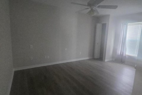 Villa ou maison à louer à Port St. Lucie, Floride: 3 chambres, 207.26 m2 № 2087855 - photo 10