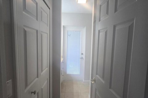Villa ou maison à louer à Port St. Lucie, Floride: 3 chambres, 207.26 m2 № 2087855 - photo 16