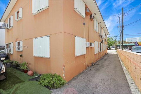 Commercial property in Miami, Florida № 2146439 - photo 20