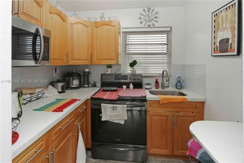 Commercial property in Miami, Florida № 2146439 - photo 25