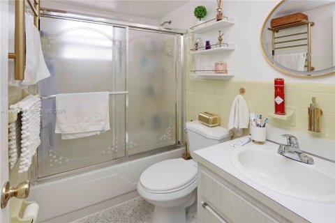 Commercial property in Miami, Florida № 2146439 - photo 29