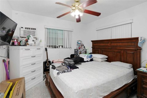Commercial property in Miami, Florida № 2146439 - photo 30
