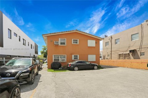 Commercial property in Miami, Florida № 2146439 - photo 22
