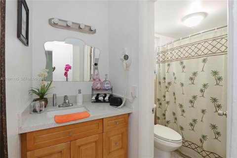 Commercial property in Miami, Florida № 2146439 - photo 28