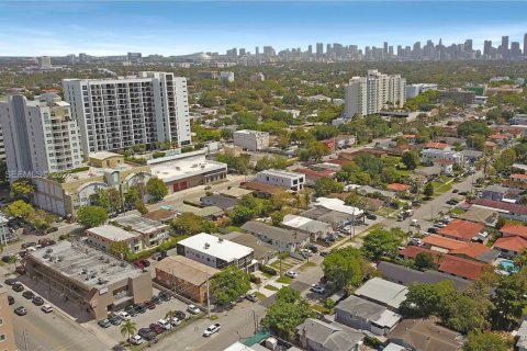 Commercial property in Miami, Florida № 2146439 - photo 5