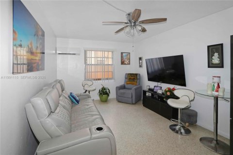 Commercial property in Miami, Florida № 2146439 - photo 23