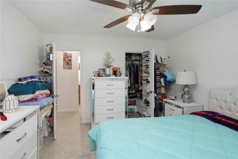 Commercial property in Miami, Florida № 2146439 - photo 27