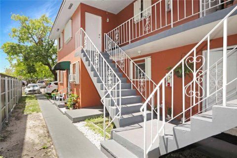 Commercial property in Miami, Florida № 2146439 - photo 18
