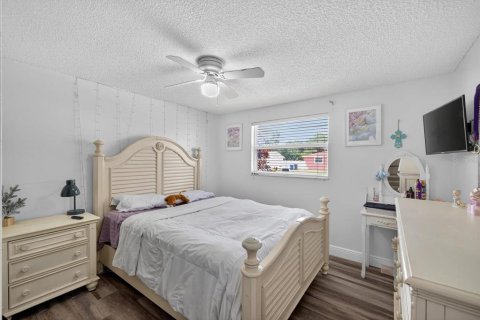 House in Tampa, Florida 3 bedrooms, 125.05 sq.m. № 1902397 - photo 29