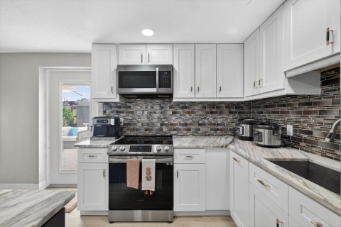 House in Tampa, Florida 3 bedrooms, 125.05 sq.m. № 1902397 - photo 14