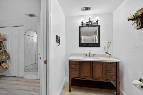House in Tampa, Florida 3 bedrooms, 125.05 sq.m. № 1902397 - photo 24