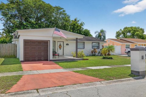 House in Tampa, Florida 3 bedrooms, 125.05 sq.m. № 1902397 - photo 6