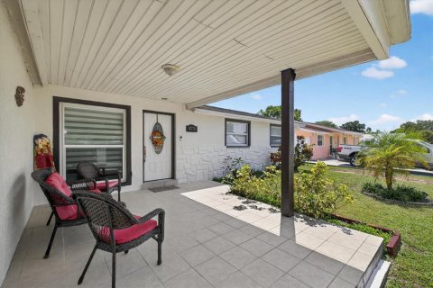 House in Tampa, Florida 3 bedrooms, 125.05 sq.m. № 1902397 - photo 7
