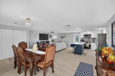 House in Tampa, Florida 3 bedrooms, 125.05 sq.m. № 1902397 - photo 17