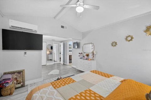 House in Tampa, Florida 3 bedrooms, 125.05 sq.m. № 1902397 - photo 23