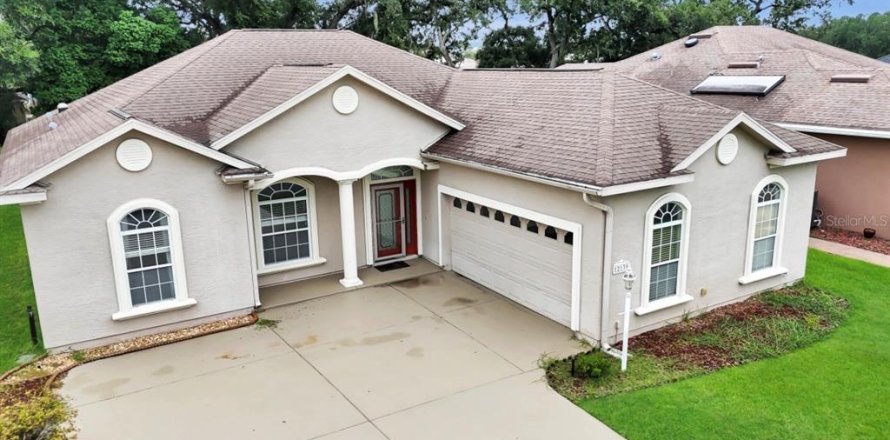House in Summerfield, Florida 3 bedrooms, 190.45 sq.m. № 2272764
