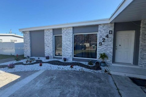 Дом в Катлер-Бей, Флорида 3 спальни, 97.55м2 № 2030329