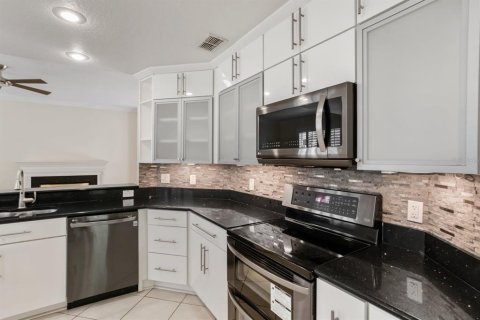 Condo in Palm Harbor, Florida, 2 bedrooms  № 1556330 - photo 17