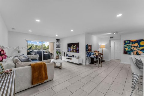 Condo in Miami, Florida, 3 bedrooms № 2077577