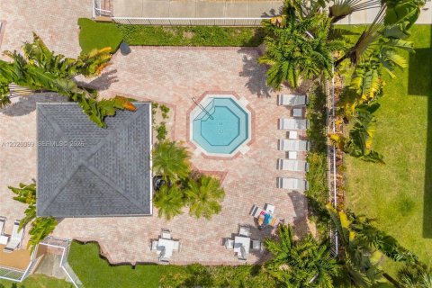Condo in Miami, Florida, 3 bedrooms № 2077577 - photo 23