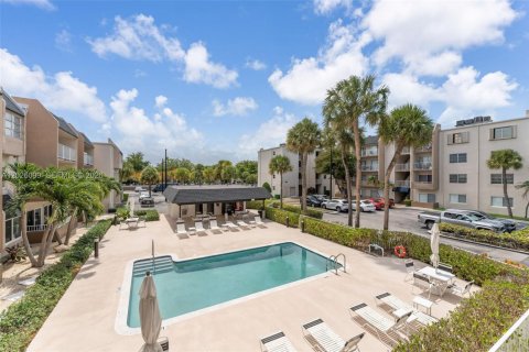 Condo in Miami, Florida, 3 bedrooms № 2077577 - photo 21