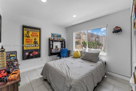 Condo in Miami, Florida, 3 bedrooms № 2077577 - photo 15