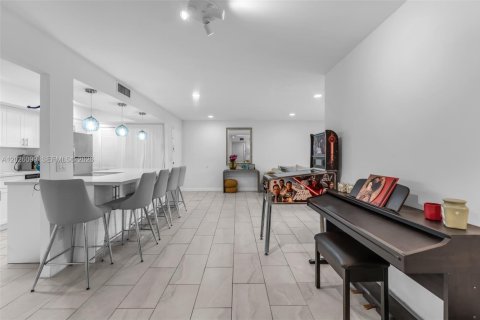 Condo in Miami, Florida, 3 bedrooms № 2077577 - photo 8