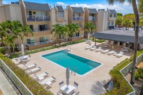 Condo in Miami, Florida, 3 bedrooms № 2077577 - photo 20