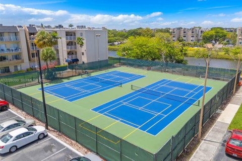 Condo in Miami, Florida, 3 bedrooms № 2077577 - photo 24