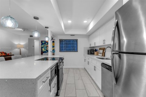 Condo in Miami, Florida, 3 bedrooms № 2077577 - photo 5