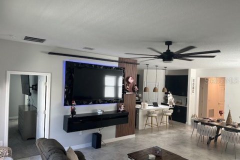 House in Kissimmee, Florida 4 bedrooms, 199.83 sq.m. № 1553787 - photo 25