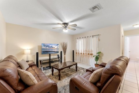 Touwnhouse à vendre à West Palm Beach, Floride: 2 chambres, 103.49 m2 № 2405876 - photo 2