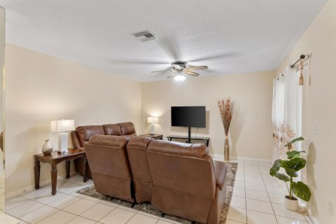 Touwnhouse à vendre à West Palm Beach, Floride: 2 chambres, 103.49 m2 № 2405876 - photo 3