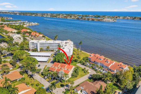 Touwnhouse à vendre à Hypoluxo, Floride: 2 chambres, 177.16 m2 № 1970884 - photo 1