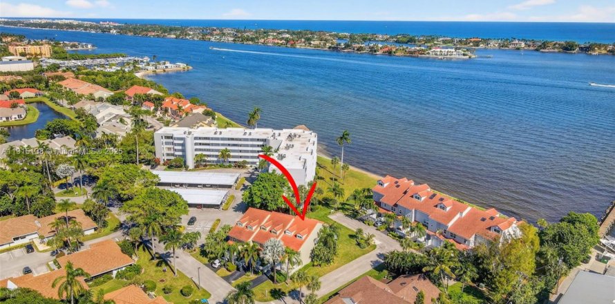 Touwnhouse à Hypoluxo, Floride 2 chambres, 177.16 m2 № 1970884