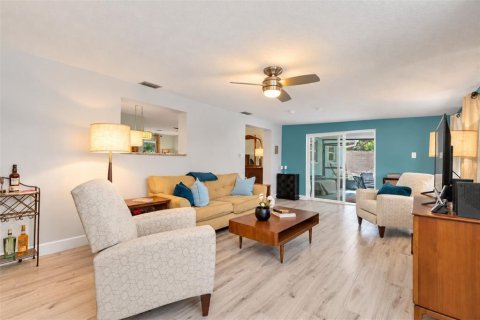 House in Saint Petersburg, Florida 3 bedrooms, 133.5 sq.m. № 2393720 - photo 20
