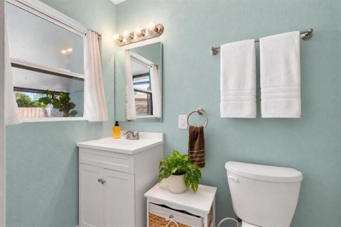 House in Saint Petersburg, Florida 3 bedrooms, 133.5 sq.m. № 2393720 - photo 26