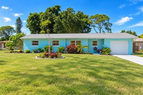 House in Saint Petersburg, Florida 3 bedrooms, 133.5 sq.m. № 2393720 - photo 7