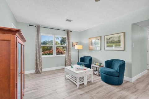 House in Saint Petersburg, Florida 3 bedrooms, 133.5 sq.m. № 2393720 - photo 6