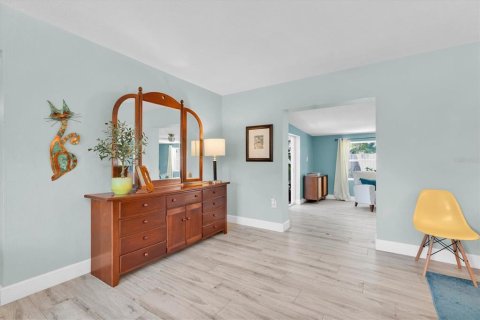 House in Saint Petersburg, Florida 3 bedrooms, 133.5 sq.m. № 2393720 - photo 16