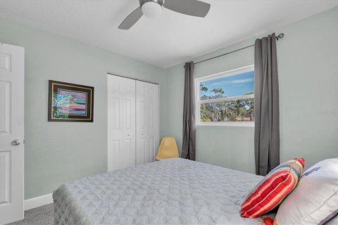 House in Saint Petersburg, Florida 3 bedrooms, 133.5 sq.m. № 2393720 - photo 28