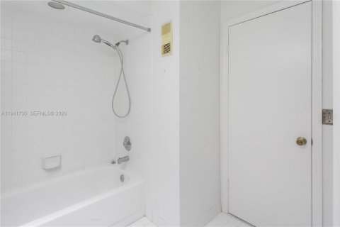 Touwnhouse à vendre à Tamarac, Floride: 3 chambres, 165.74 m2 № 1998780 - photo 24