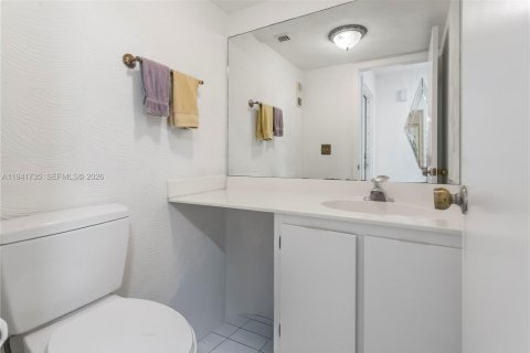 Touwnhouse à vendre à Tamarac, Floride: 3 chambres, 165.74 m2 № 1998780 - photo 11