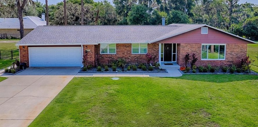 House in Eustis, Florida 4 bedrooms, 186.45 sq.m. № 1737138