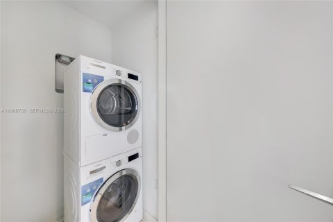 Condominio en venta en Miami, Florida, 57.41 m2 № 2031219 - foto 15