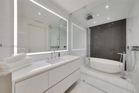 Condominio en venta en Miami, Florida, 57.41 m2 № 2031219 - foto 12